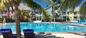 Beautiful Fam-friendly Property w Access to Sandyport Beach Resort