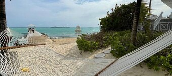 Beautiful Fam-friendly Property w Access to Sandyport Beach Resort