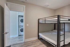 Apartment | 6 bedrooms - Luxury Pool Home/golf Cart (Madeira Beach)