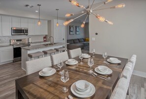 Apartment | 6 bedrooms - Luxury Pool Home/golf Cart (Madeira Beach)