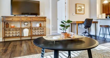 Polaris Luxury 2BR WFH Ready Pet Friendly