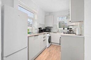3 bedrooms - Modern 3-bedroom Home With Garden (Manchester)