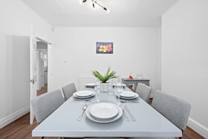 House - Modern 3-bedroom Home With Garden (Manchester)