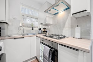 3 bedrooms - Modern 3-bedroom Home With Garden (Manchester)