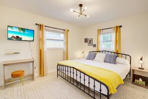 2 bedrooms - Palm Oasis 2 2 Serene Backyard Private Poolside (St. Petersburg)