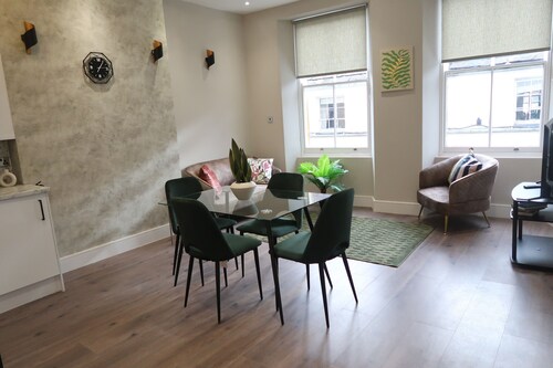 Quaint Retreat in Sherborne s Historic District