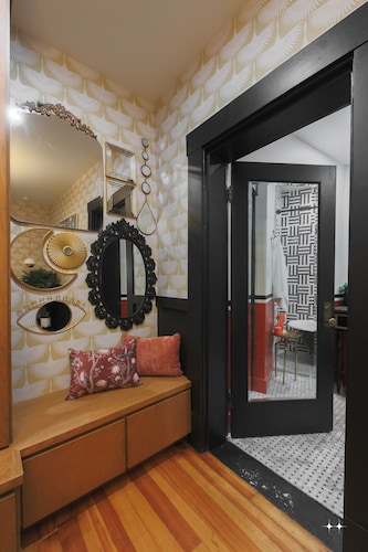 The Cat s Meow Apt 1 Sunset Heights