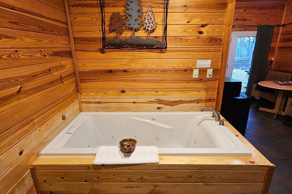 Honey Bear Haven Suite 1 - Rich Mountain, AR