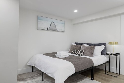 Cozy Bsmt Suite Near UBC Kits and DT Vancouver