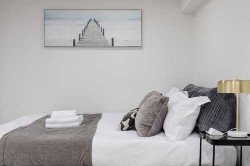 Cozy Bsmt Suite Near UBC Kits and DT Vancouver