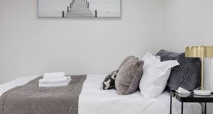 Cozy Bsmt Suite Near UBC Kits and DT Vancouver