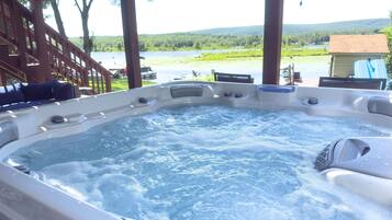 Bathtub spa outdoor