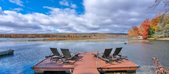 湖滨A型小屋带码头、皮划艇和壁炉