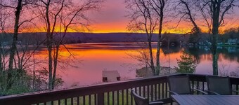 湖滨小屋带码头、热水浴缸、台球桌、皮划艇和75寸电视