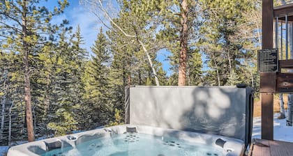 Creekside Mountain Views Hot Tub