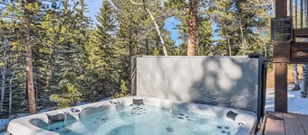 Creekside Mountain Views Hot Tub