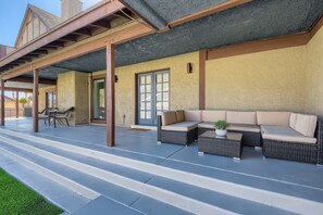 7 bedrooms - Lux Life Central Location for Business or Play (Las Vegas)