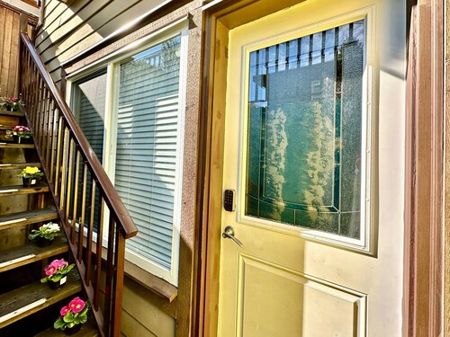 Lovely 2BR Bsmt Suite w Parking for Pickup