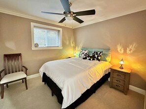 House | 2 bedrooms - Lovely 2BR Bsmt Suite w Parking for Pickup (District of North Vancouver)