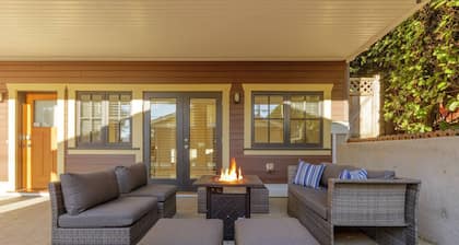 Charming Luxury Home Near DT and Lonsdale Quay