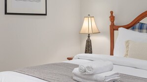 Unclassified image, 2 of 45, button - Charming Luxury Home Near DT and Lonsdale Quay (North Vancouver)