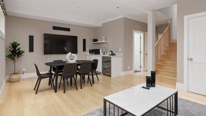 Unclassified image, 3 of 45, button - Charming Luxury Home Near DT and Lonsdale Quay (North Vancouver)