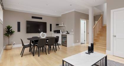 Charming Luxury Home Near DT and Lonsdale Quay