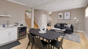Unclassified image, 5 of 45, button - Charming Luxury Home Near DT and Lonsdale Quay (North Vancouver)