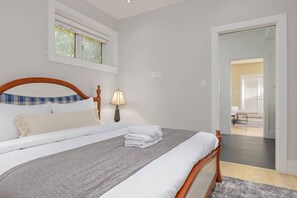 Apartment | 3 bedrooms - Charming Luxury Home Near DT and Lonsdale Quay (North Vancouver)