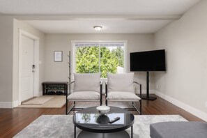 House | 2 bedrooms - Peaceful Spacious 2BR Suite (Nanaimo)