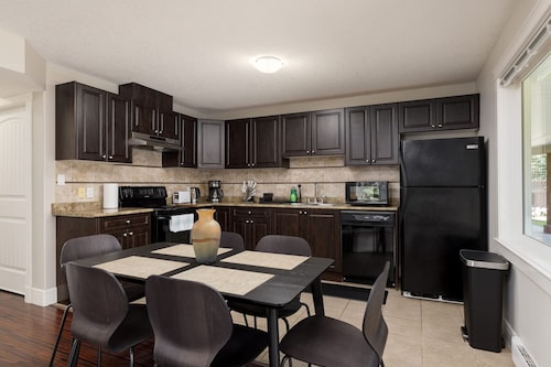 Peaceful Spacious 2BR Suite