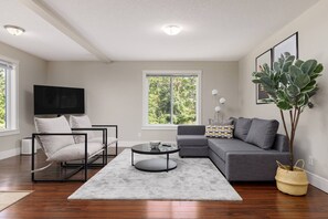 House | 2 bedrooms - Peaceful Spacious 2BR Suite (Nanaimo)