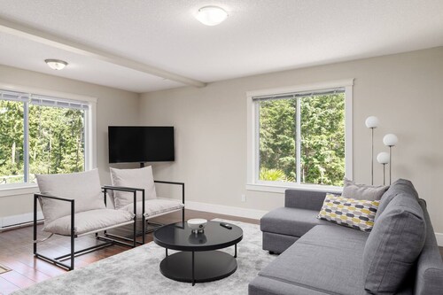 Peaceful Spacious 2BR Suite