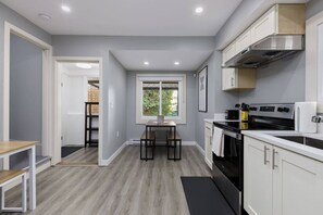 House | 4 bedrooms - Spacious 4BR Retreat Near YVR and DT (Vancouver)