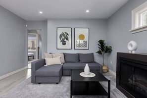 House | 4 bedrooms - Spacious 4BR Retreat Near YVR and DT (Vancouver)