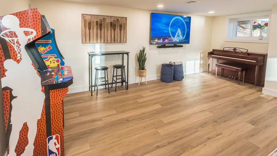 Lakeside Dock Hot Tub Kayaks Arcade Playset