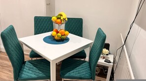 1 habitación y escritorio 