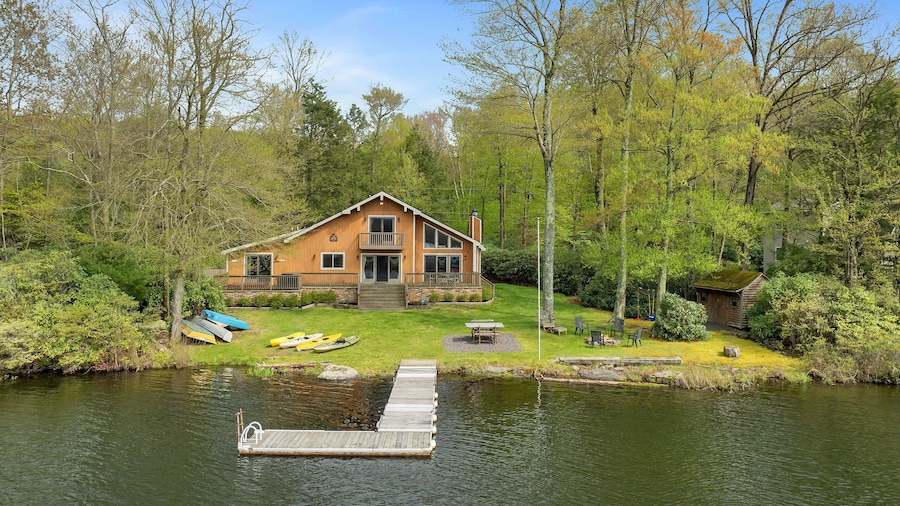 Lakefront Escape - Family Friendly Kayaks