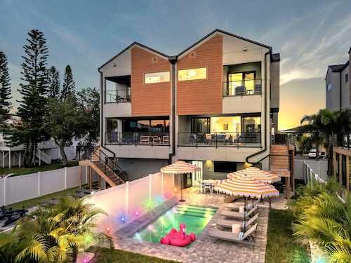 NEW 4 Bed 3 Bath Heated Salt Pool Walk2beach