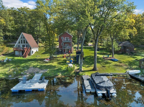 Lakefront Lodge Hot Tub Dock Kayaks