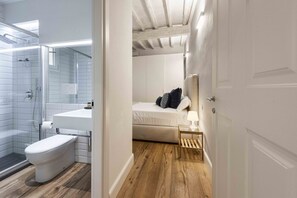 淋浴設備、坐浴桶、提供毛巾、洗頭水