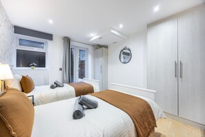 House | 3 bedrooms, desk - 3 Bedroom Apartment by River Thames (London)