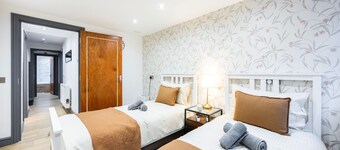 3 Bedroom Apartment by River Thames