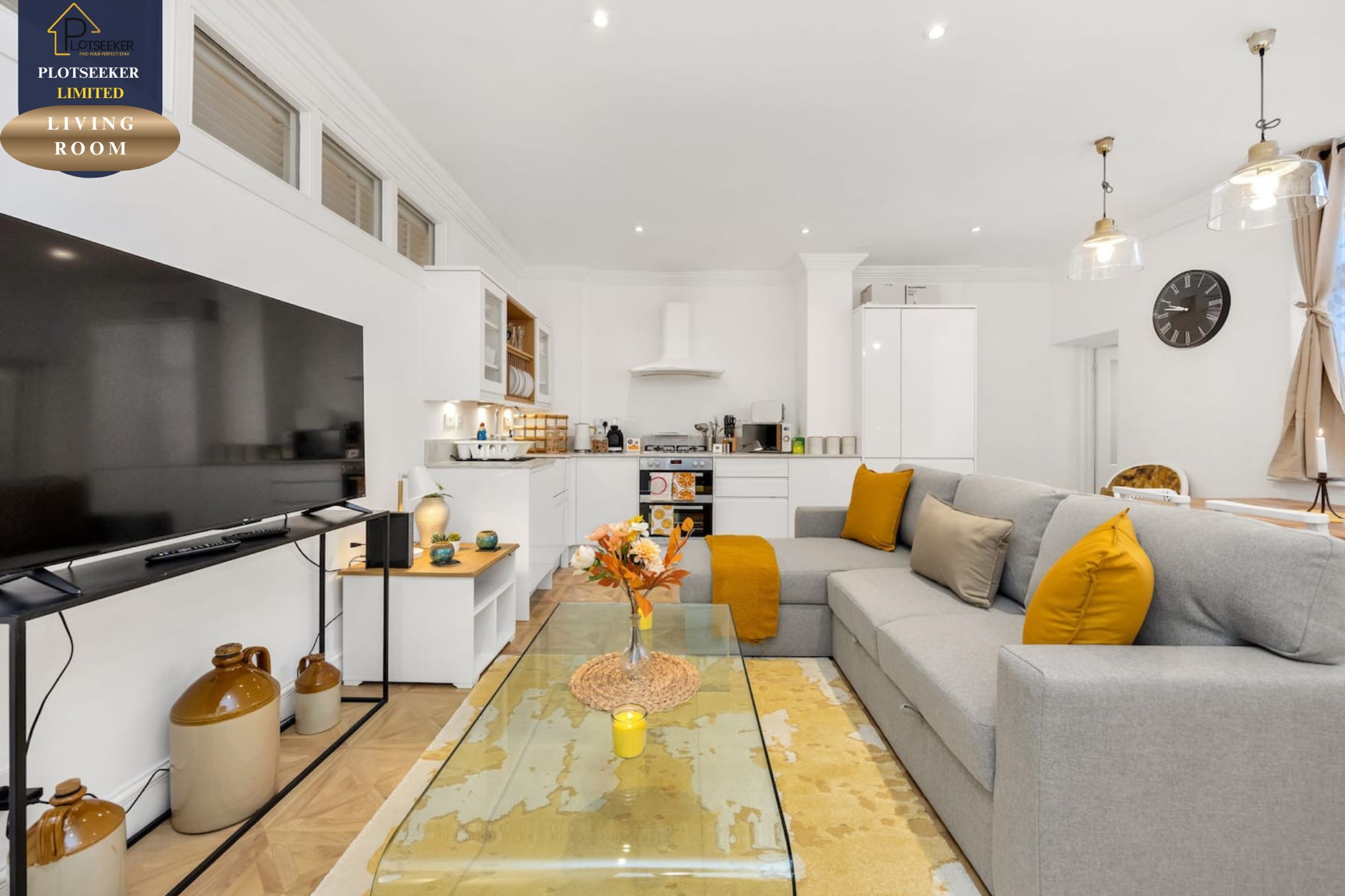 House | 3 bedrooms, desk
