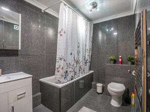 House | 1 bedroom