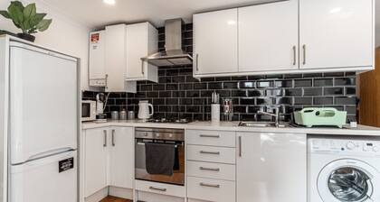 1 Bedroom Comfortable Flat in Kensington