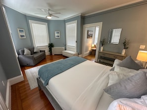 Exterior - Entire Charming Victorian Home Downtown Newport (Newport)