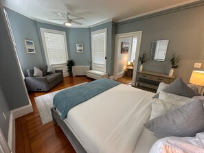 Exterior - Entire Charming Victorian Home Downtown Newport (Newport)