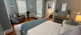 Entire Charming Victorian Home Downtown Newport