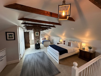 Entire Charming Victorian Home Downtown Newport